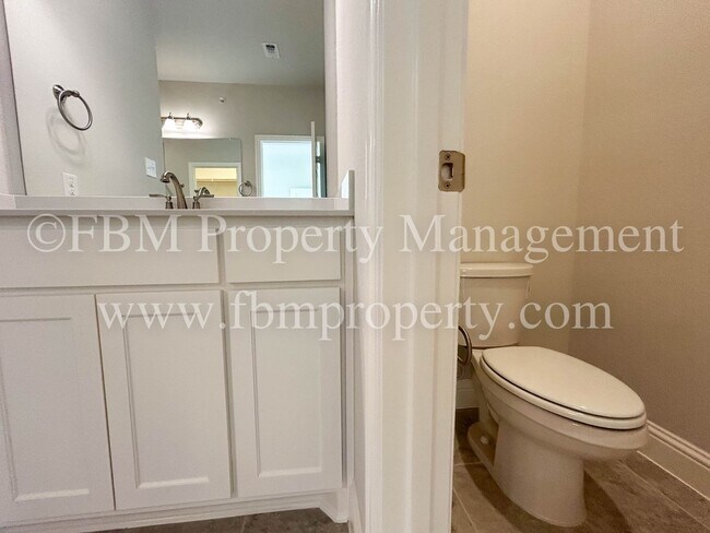 Building Photo - 2903 Layla Drive - Beautiful 3 Bedroom, 2....