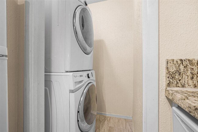 Building Photo - 1818 Augusta Dr