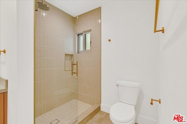 Building Photo - 210 S Hamilton Dr