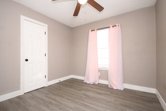 Building Photo - Beautifully Renovated 3-Bed, 1.5-Bath Home with Screened Porch in Desirable Pace Location