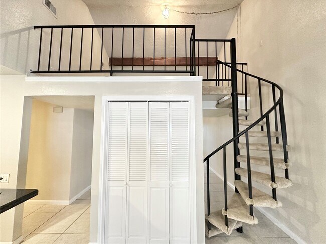 Building Photo - 9164 Wilcrest Dr