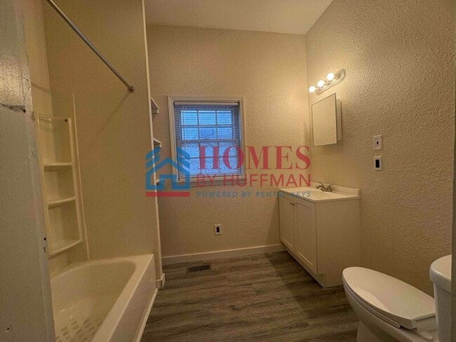 Building Photo - Three Bedroom House | Updated & Move In Ready!