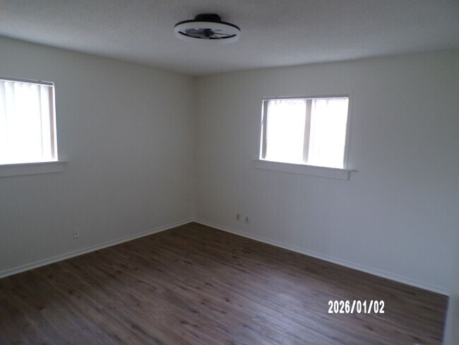 Building Photo - Clean One Story with 1219 sq. ft.