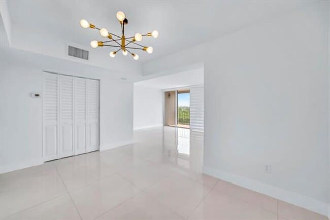 Building Photo - 9240 Fontainebleau Blvd