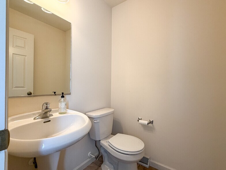 Building Photo - 271 Wildflower Dr