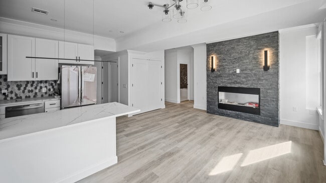 Building Photo - 5 Washington St