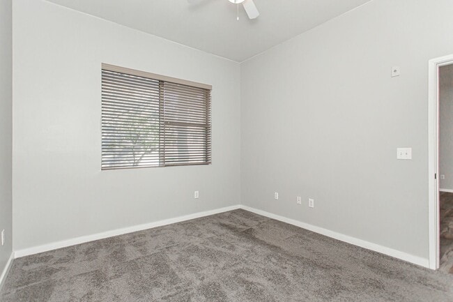 Building Photo - 1 Bedroom, 1 Bath Condo!