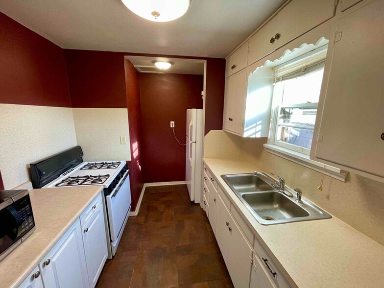 Building Photo - 1006 E Campbell St