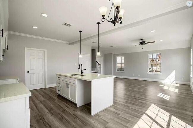 Building Photo - 9815 Bamboo Rd