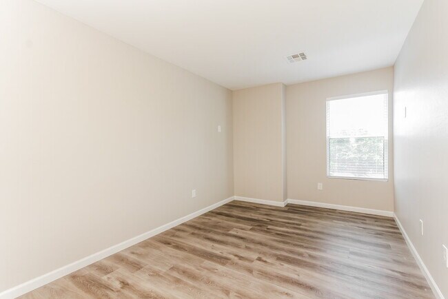 Building Photo - 1205 S 121st Dr