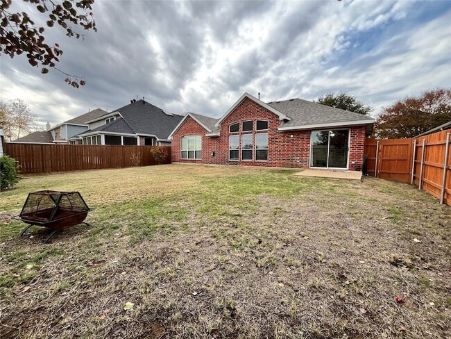 Building Photo - 3917 Miramar Dr