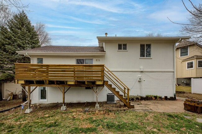 Building Photo - Great 4 Bedroom In Willow Wood!!