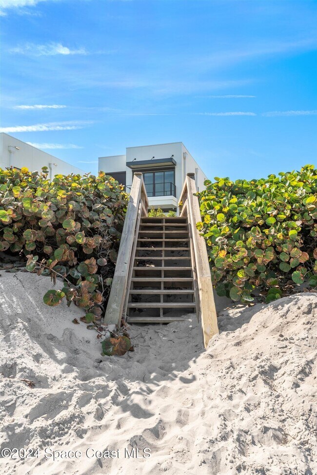 Building Photo - 225 Strand Dr