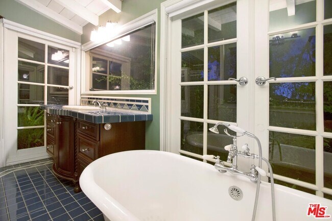 Building Photo - 3231 Coldwater Canyon Ln