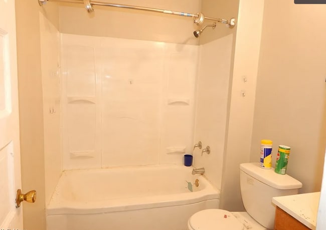 Building Photo - 10817 Hull Ave