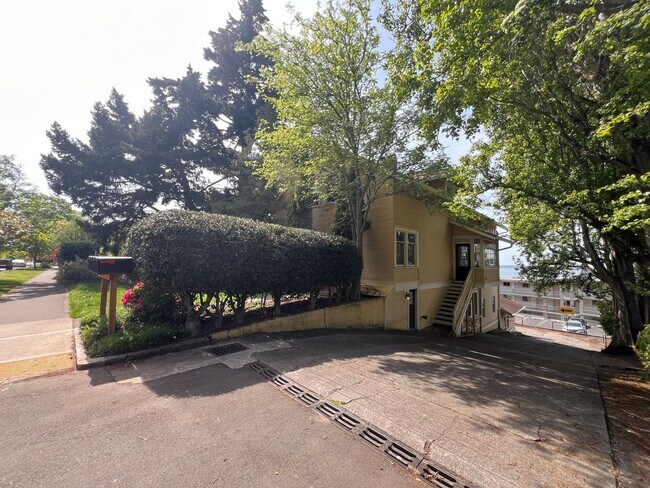 Building Photo - Studio apartment near WWU!