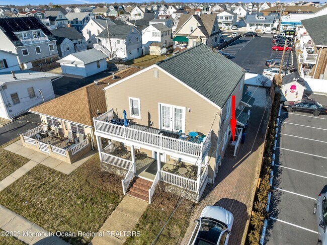 Building Photo - 100 18th Ave