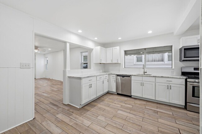 Building Photo - 1130 3rd St
