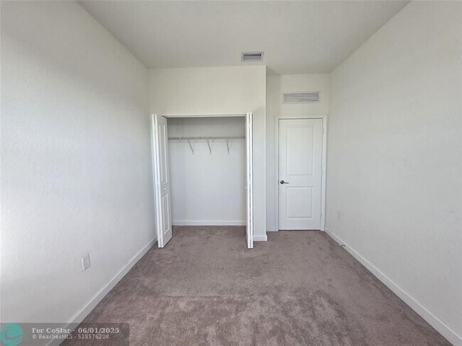 Building Photo - 2420 NW 131st Cir