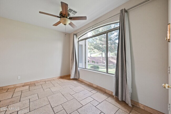 Building Photo - 2600 E Springfield Pl