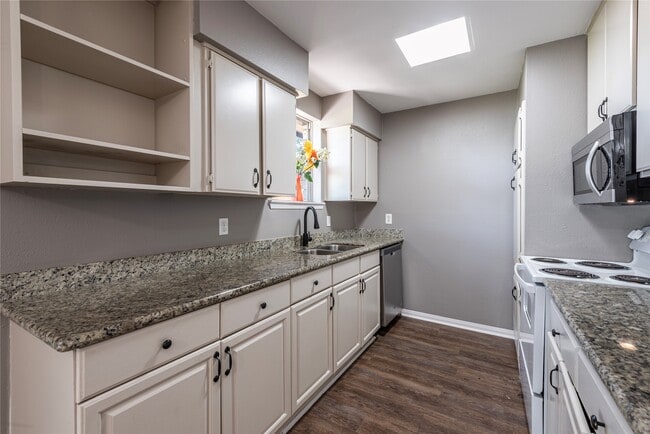 Building Photo - 502 Bellmar Ln