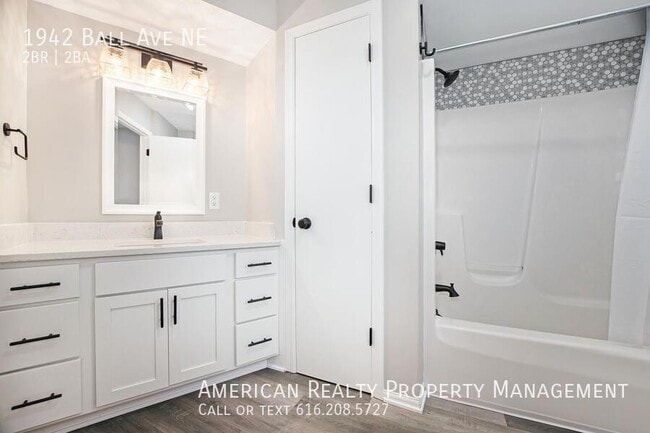 Building Photo - 1942 Ball Ave NE