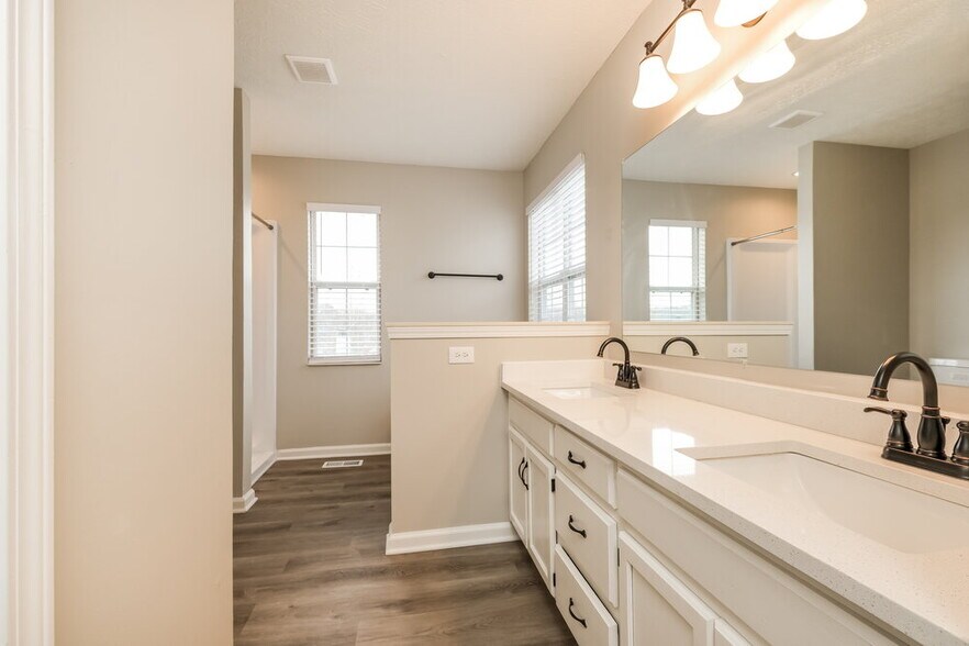 Building Photo - 3102 Creekview Ln