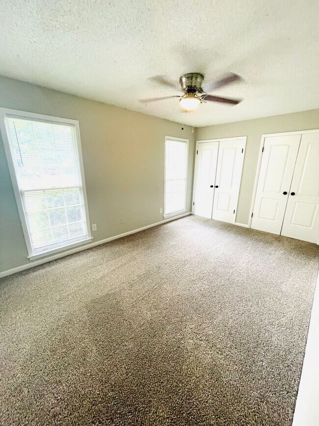 Building Photo - ** 4 Bed 2 Bath located in Brentwood ** Ca...