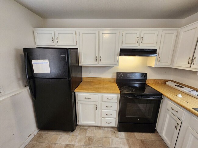Building Photo - 6616 Provincial Dr