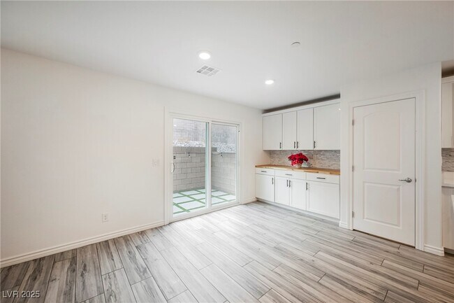 Building Photo - 376 Yellow Finch Ln