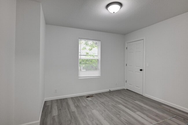 Building Photo - 2123 S Porter Ave