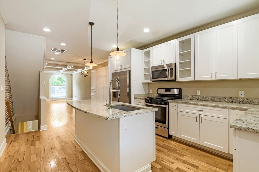 Kitchen - 331 S East Ave