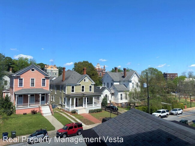 Building Photo - 946 Magnolia St