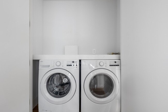 Building Photo - 532 E 3rd St