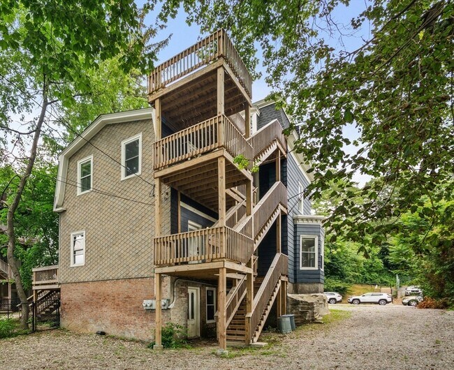 Building Photo - 35 Oak Ave