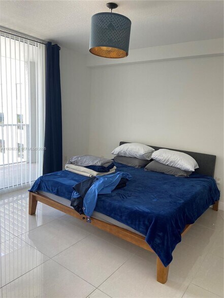 Building Photo - 1250 S Miami Ave