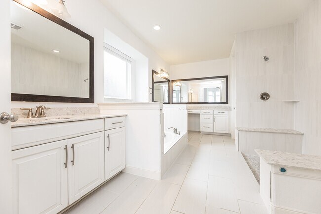 Building Photo - 25514 Kearsley Dr