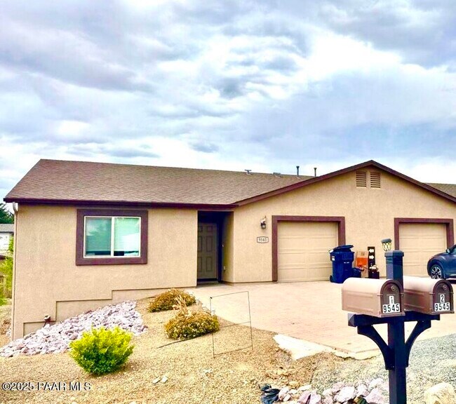 Primary Photo - 9545 E Magma Dr
