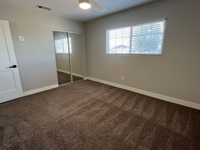 Building Photo - 3 Bedroom Home in Paradise Hills