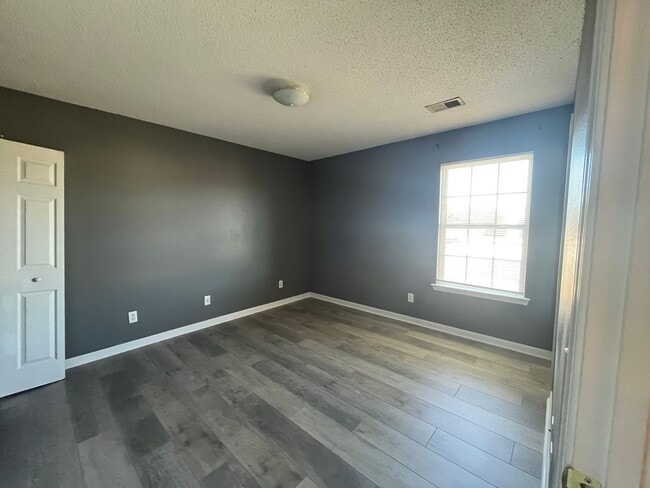 Building Photo - 57 Bearing Cir