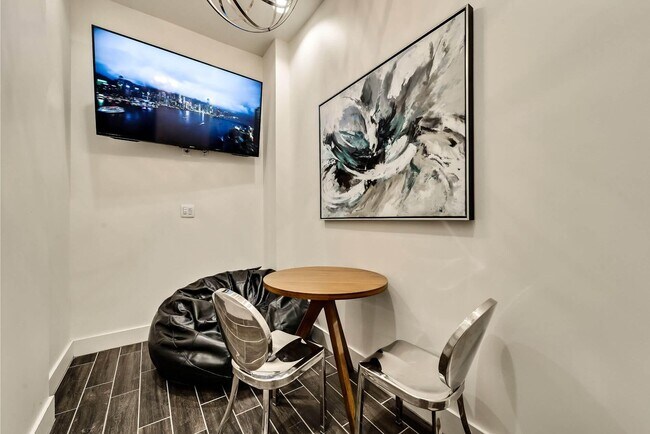 Building Photo - 101 S Center St