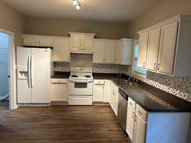 Building Photo - 6905 White Walnut Way