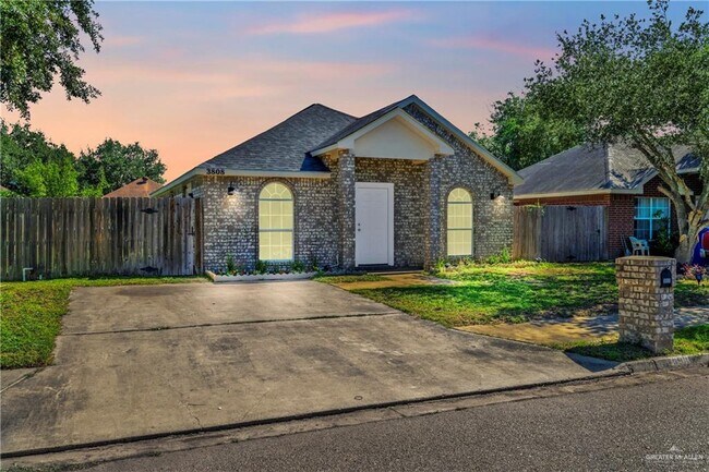 Primary Photo - 3808 Toucan Ave