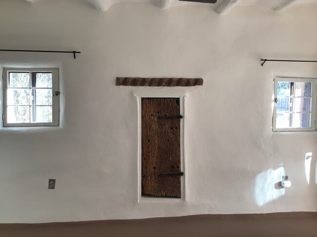 Building Photo - 1613 Calle Torreon