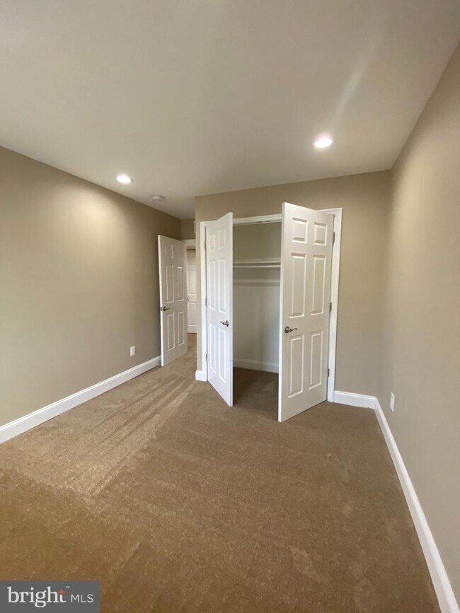 Building Photo - 7212 Donnell Pl