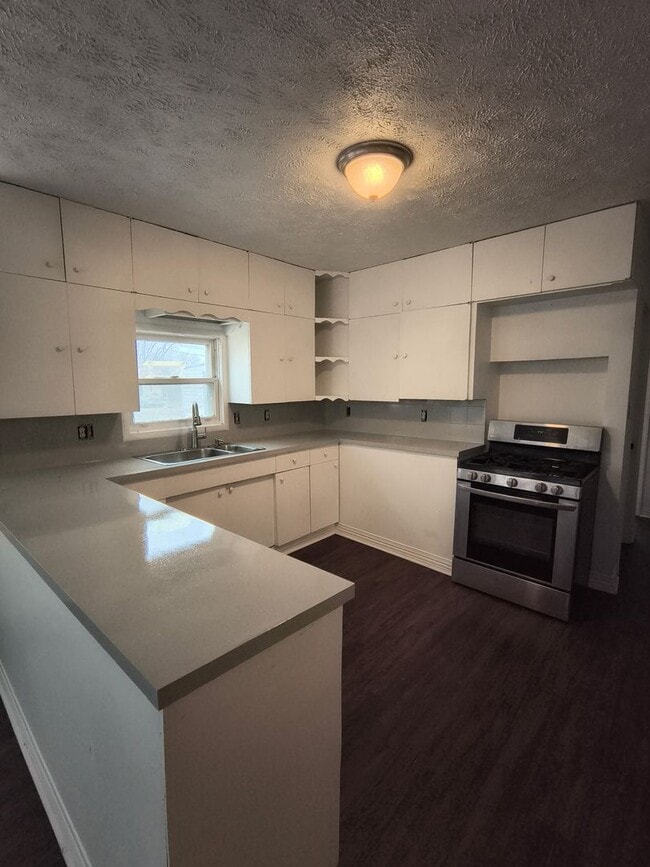 Building Photo - Spacious 3 Bedroom Home in Council Bluffs – Fully Updated!