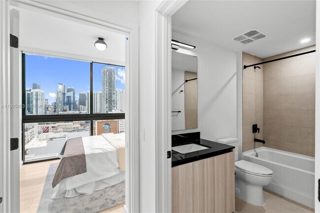 Building Photo - 225 N Miami Ave