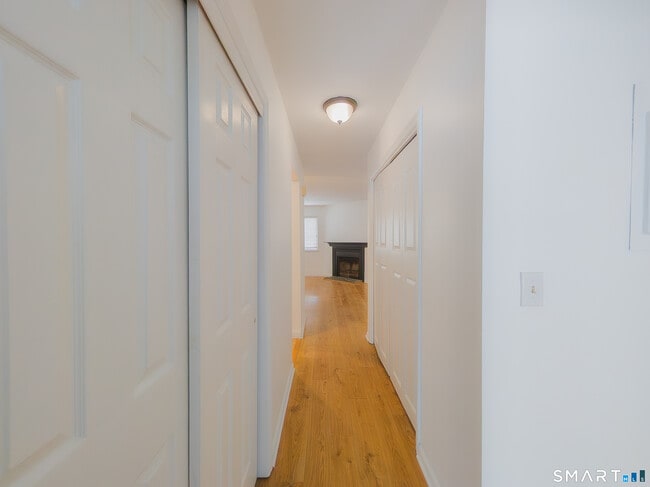 Building Photo - 8 Rose Ln