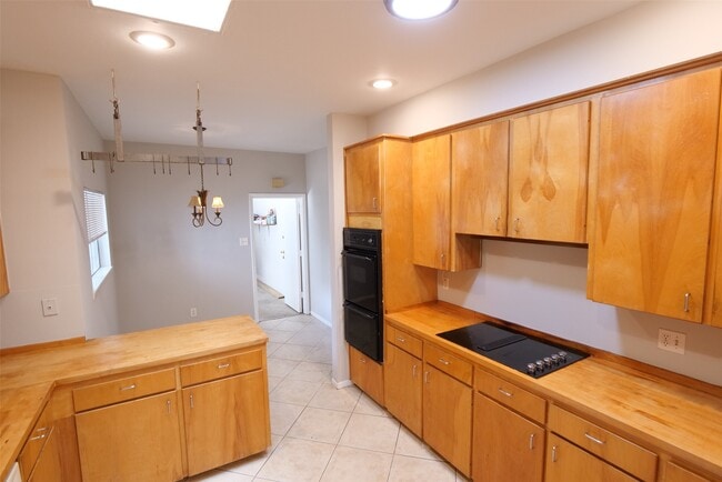 Building Photo - 9526 Val Verde St