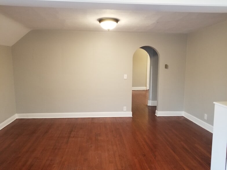 Bedroom - 7560 W Touhy Ave